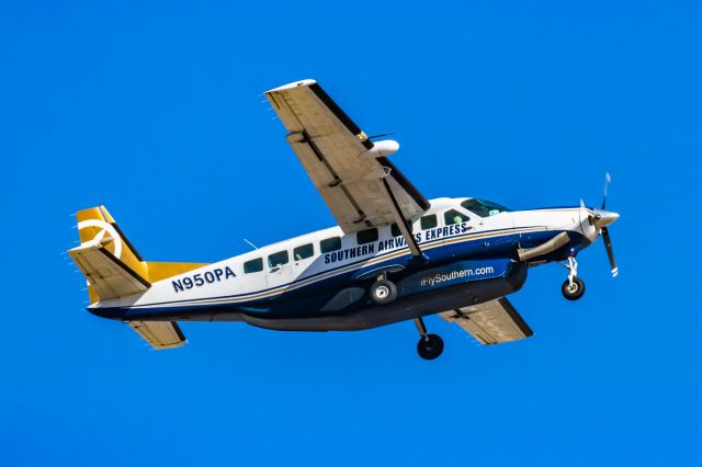 Cessna Caravan (N950PA) - A Southern Airways Express Cessna Caravan taking off from PHX on 3/4/23. Taken with a Canon R7 and Canon EF 100-400 L II lens.