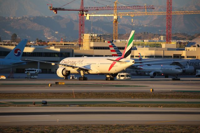 BOEING 777-300ER (A6-EGD)