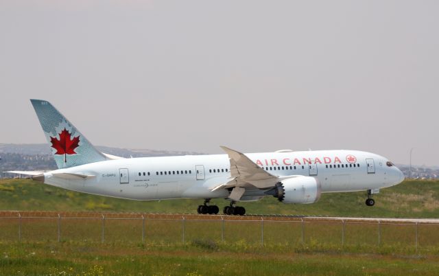 Boeing 787-8 (C-GHPU)