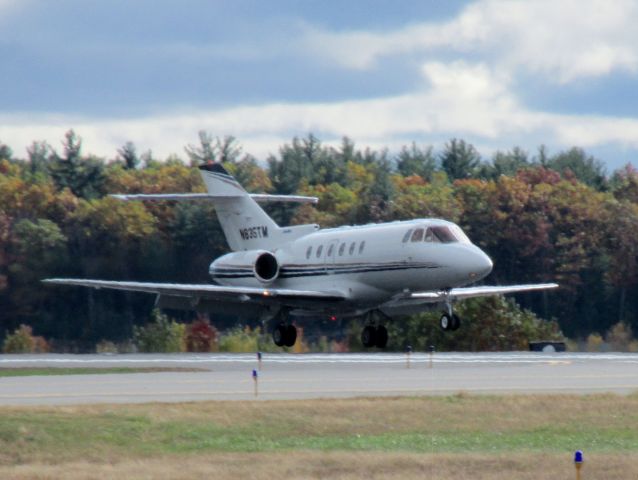 Hawker 800 (N835TM)