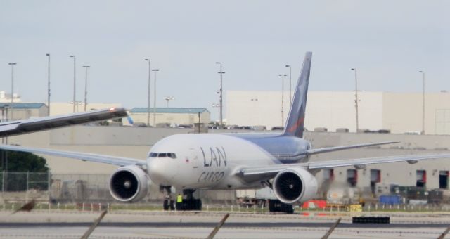 BOEING 777-200LR (N776LA)