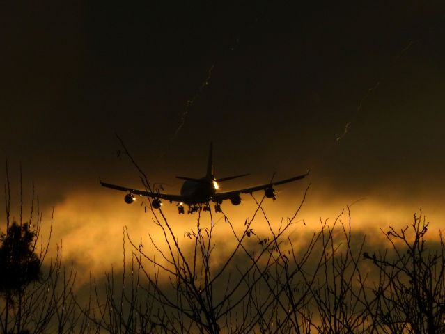 Boeing 747-400 (N496MC)