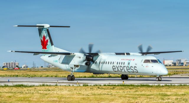 de Havilland Dash 8-400 (C-GGMQ)