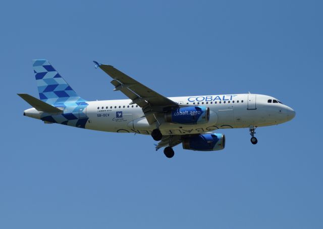 Airbus A319 (5B-DCV)