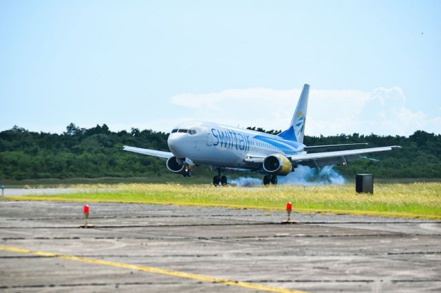 BOEING 737-400 (N802JT)