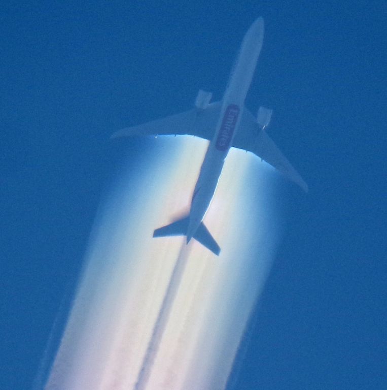 BOEING 777-300ER (A6-EGC)