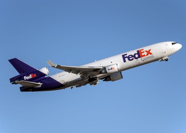 Boeing MD-11 (N586FE)