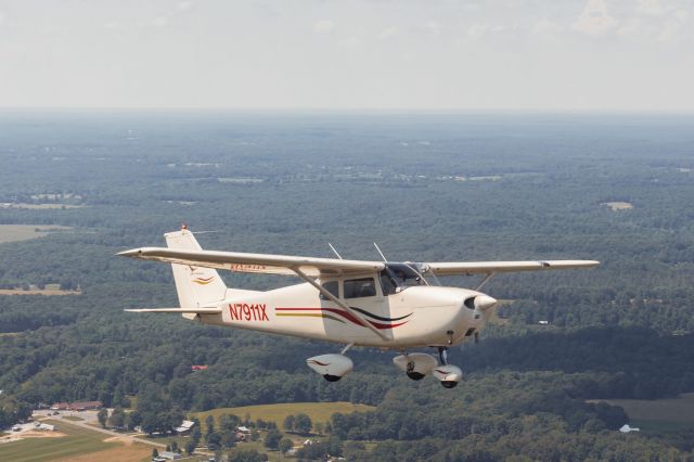 Cessna Skyhawk (N7911X) - Aerial shot over M02