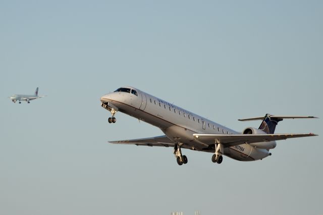 Embraer ERJ-145 (N17984)