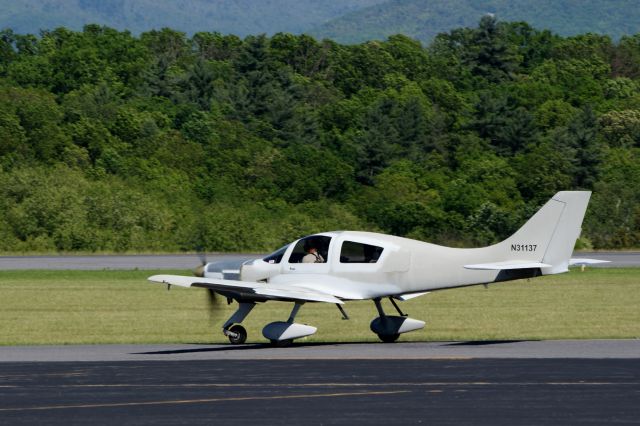 Piper Cherokee (N31137) - Taken before takeoff - 5/8/17