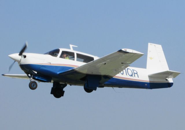 Mooney M-20 (N201QR) - Taking off fro0m RWY 24