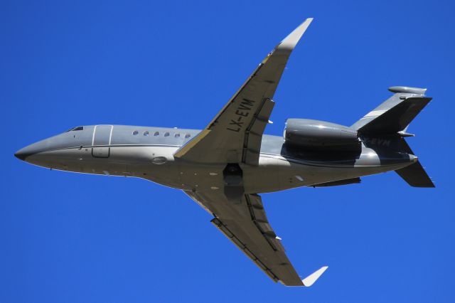 Dassault Falcon 2000 (LX-EVM)