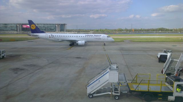 Embraer ERJ-190 (D-AECC) - Lufthansa Cityline Flight LH934 taxies past gate 21 to gate 22 at London City Airport, England, having just landed on Runway 27. Taken on Friday 11th April 2014 at 16:33 GMT - owned wholly by asmaffei