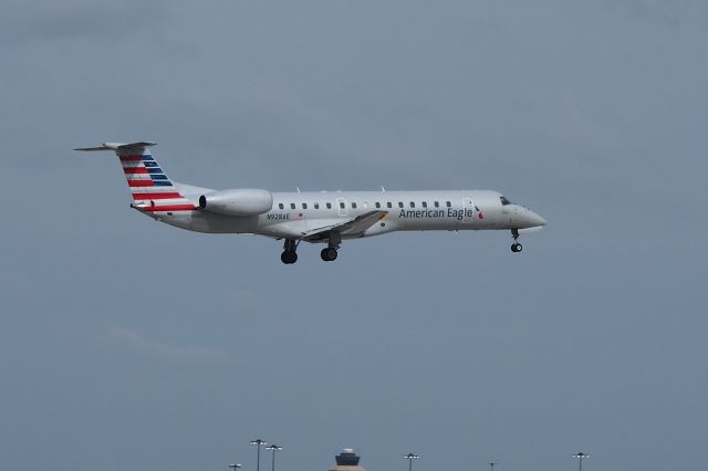 Embraer ERJ-145 (N928AE)