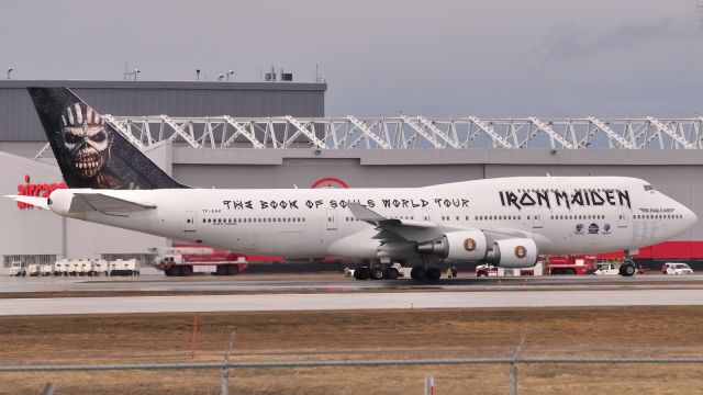 Boeing 747-400 (TF-AAK)