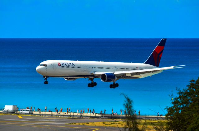 BOEING 767-400 (N837MH) - One of the many Delta A/C that came to pick up the passengers from the Carnival Dream, that was stuck on St. Maarten.