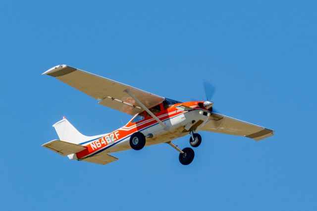 Cessna Skylane (N6462F) - N6462F just off the runway at KFNL.