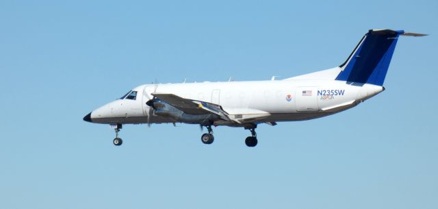 Embraer EMB-120 Brasilia (N235SW) - On short final is this 1996 Embraer EMB-120ER Brasilia in the Winter of 2023.