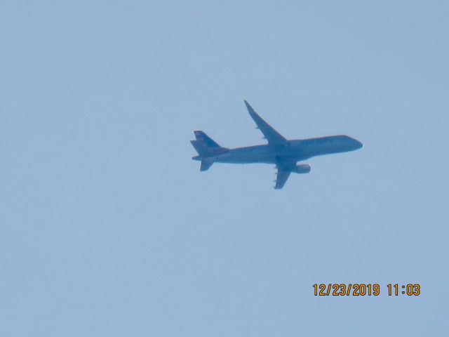 Embraer 175 (N260NN)
