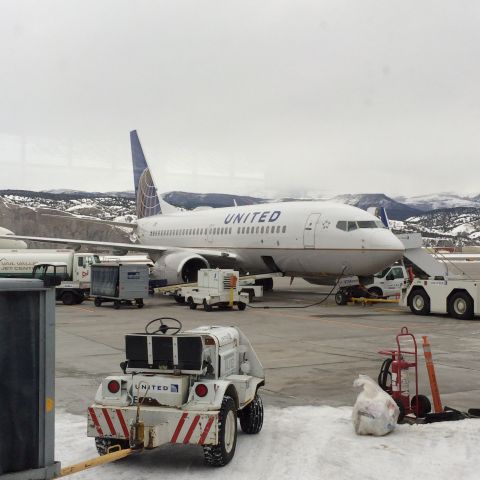 Boeing 737-700 —