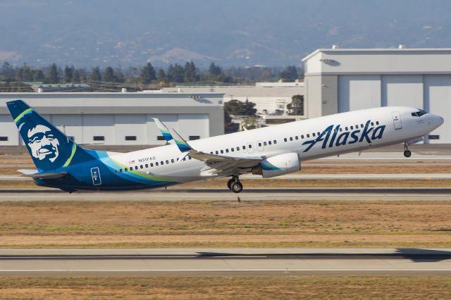 Boeing 737-900 (N317AS)