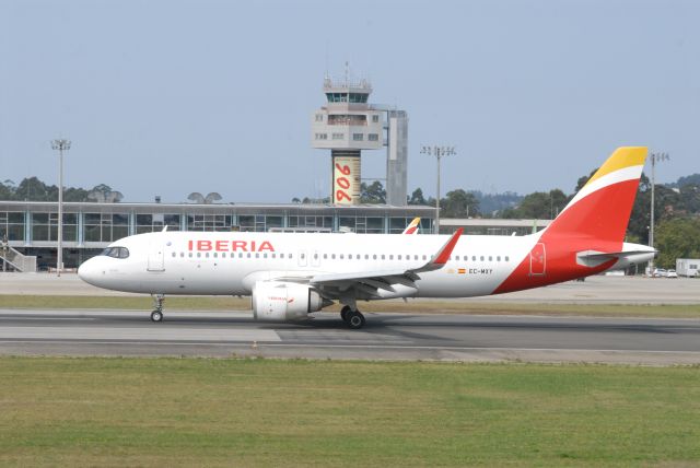 Airbus A320 (EC-MXY) - EC-MXY Landing At LEVX, From LEMD. 22-08-2021