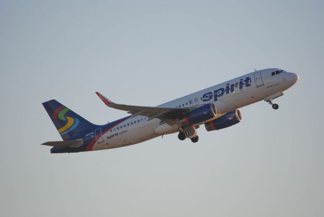 Airbus A320 (N631NK) - 3/4/2016: Spirit Airbus A320-232 departing Runway 33L at KIAH. 