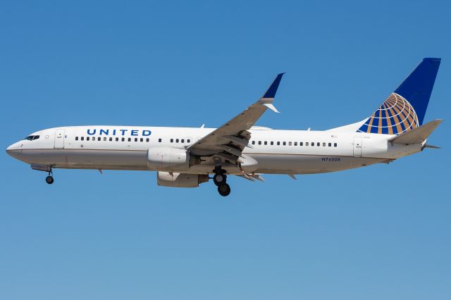 Boeing 737-800 (N76508)