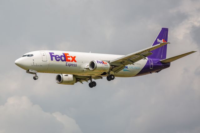 Boeing 737-700 (OO-TNP)