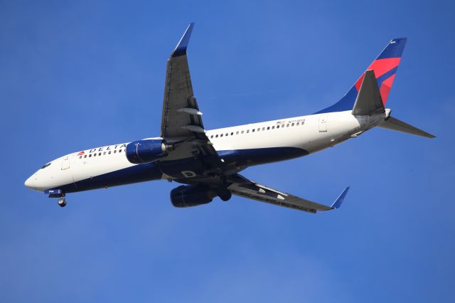 Boeing 737-800 (N374DA)