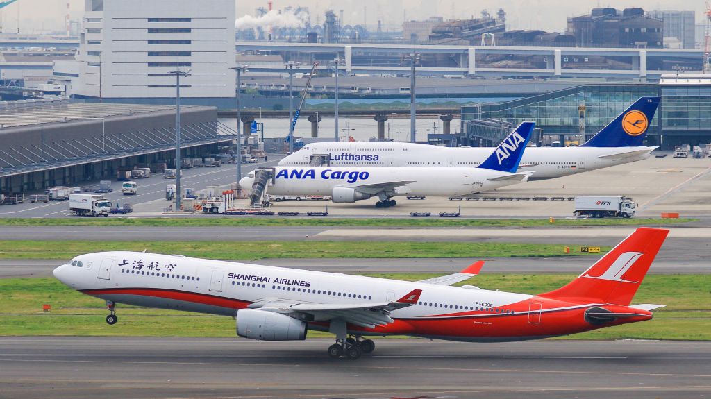 Airbus A330-300 (B-6096) - 上海航空 (Shanghai Airlines) / Airbus A330-343Xbr /Apr.06.2016 Tokyo International Airport [HND/RJTT] JAPAN