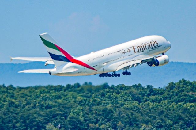 Airbus A380-800 —
