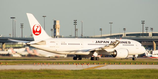 Boeing 787-8 (JA842J) - 10/01/2016 JAL JA842J B787 KDFW