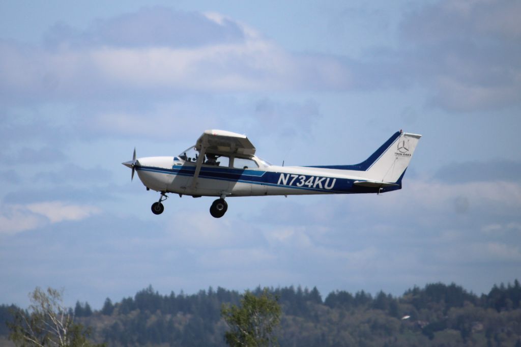 Cessna Skyhawk (N734KU)