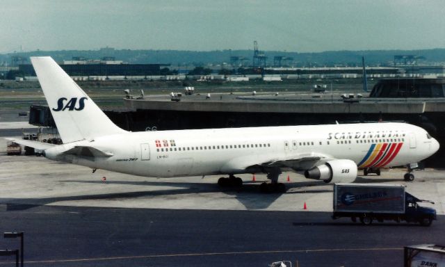 BOEING 767-300 (LN-RCI) - From September 1997