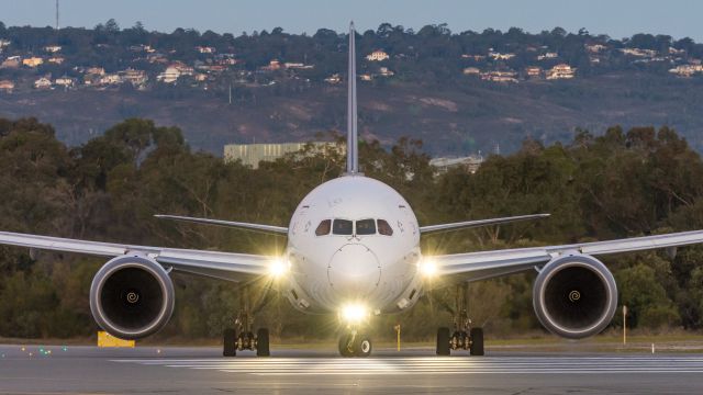 BOEING 787-10 Dreamliner (9V-SCF)