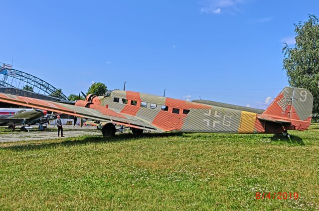— — - Amiot Toucan / Junkers JU-52