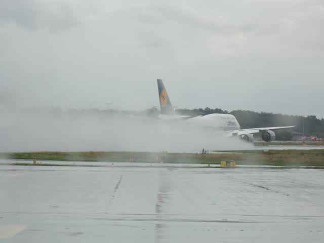 Boeing 747-200 (D-ABYD) - B747-800 ... ready for take off on Runway 18 West / Rhein Main Airport (Pic 3)