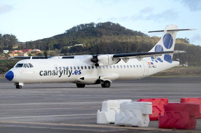 Aerospatiale ATR-72-500 (EC-MUJ) - Tenerife Norte - Los Rodeos (TFN / GCXO) - Spainbr /br /Photo taken: April 30, 2024br /br /Operator: Canaryflybr /Type: ATR 72-500br /Registration: EC-MUJbr /Serial: 879br / br /Category: Civil Aircraft - Airliner