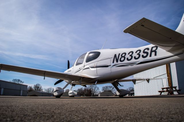 Cirrus SR-22 (N833SR)