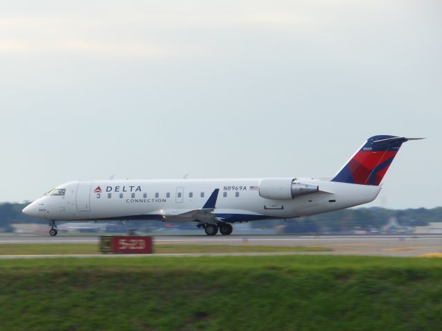 Canadair Regional Jet CRJ-200 (N8969A)