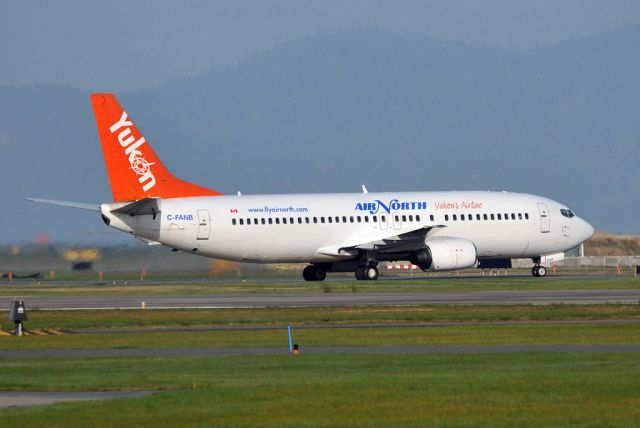 BOEING 737-400 (C-FANB)