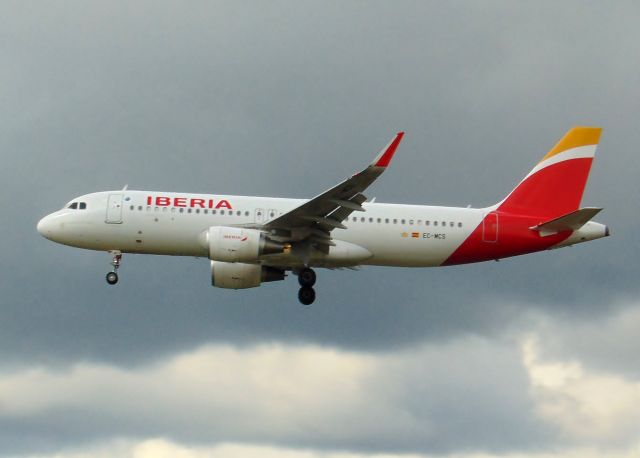 Airbus A320 (EC-MCS)