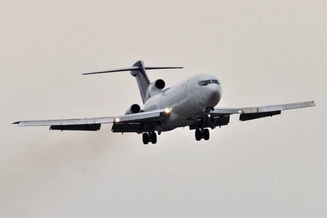 BOEING 727-200 (N726US) - Shown Landing runway 14 on 04-20-22 arriving from KYIP. Miss these sexy beasts. Smoke, Noise, doesn't get much better than that!