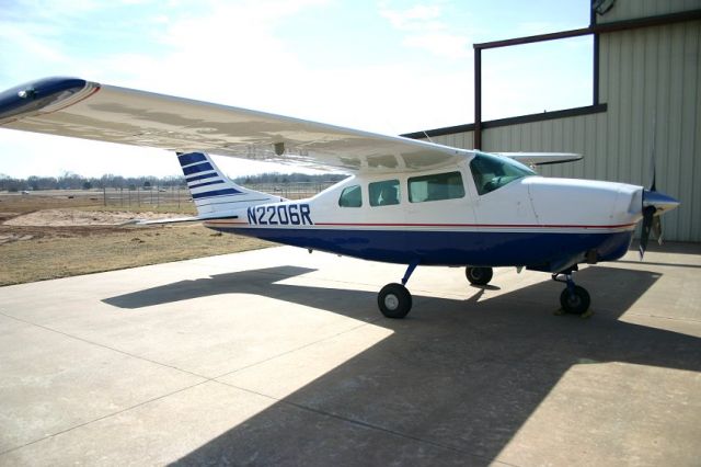 Cessna Centurion (N2206R)