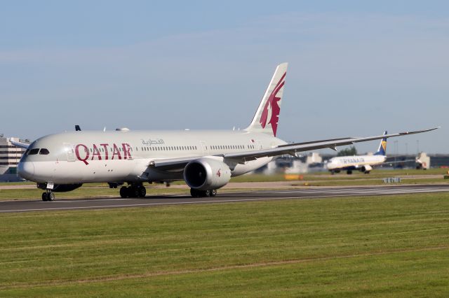 Boeing 787-9 Dreamliner (A7-BHO) - QTR22 rolling on the return to DOH