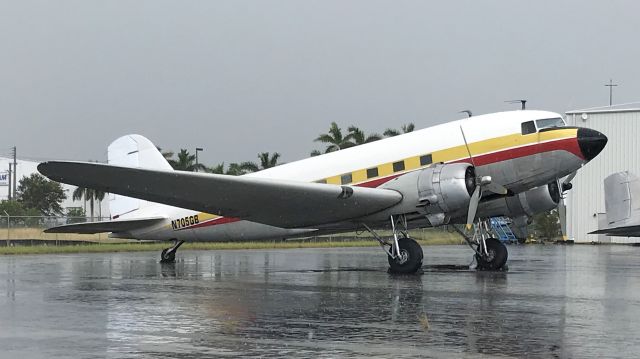 Douglas DC-3 (N705GB)