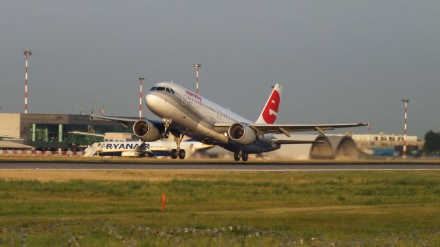 Airbus A320 (I-EEZI)