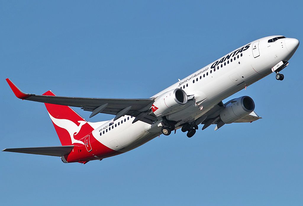 Boeing 737-800 (VH-VZU) - QANTAS - BOEING 737-838 - REG VH-VZU (CN 34187/3826) - ADELAIDE INTERNATIONAL AIRPORT SA. AUSTRALIA - YPAD (23/4/2015)