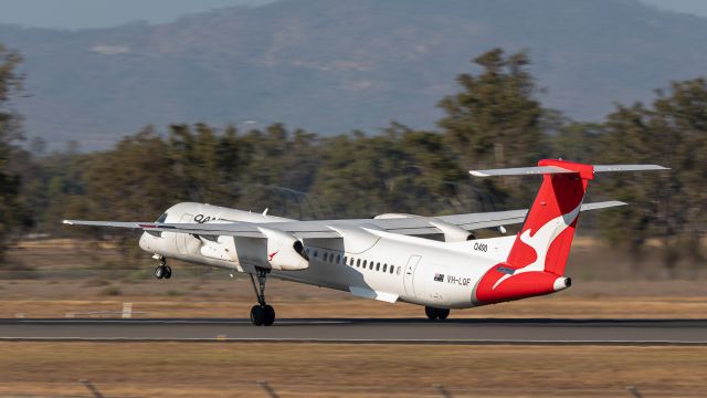 de Havilland Dash 8-400 (VH-LQF)